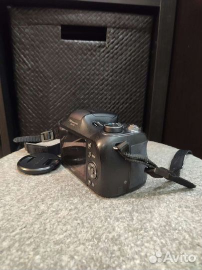 Цифровая фотокамера Sony DSC-H100