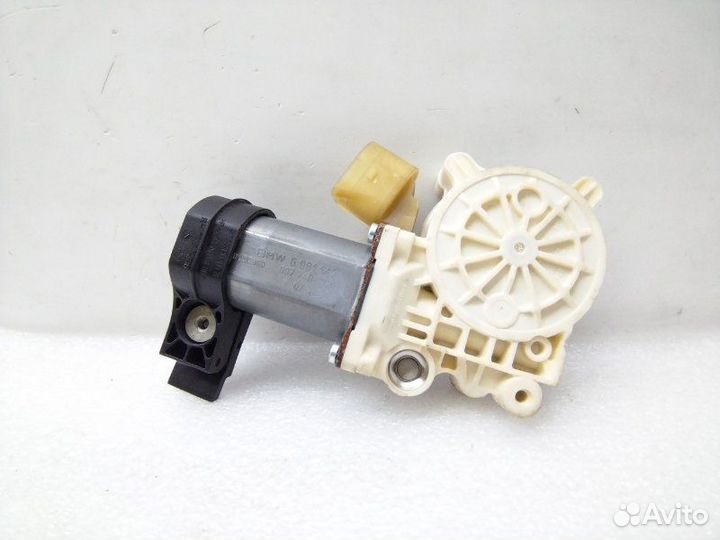 Моторчик стеклоподъемника передний правый Bmw