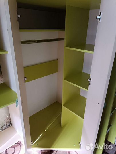 Двухъярусная кровать со шкафом и столом