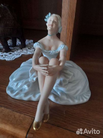 Статуэтка фарфор