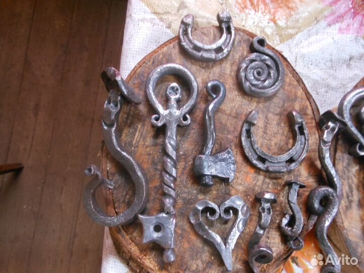 Кованые изделия для дома:подковы,брелки,гвозди,сув