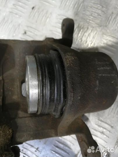 Суппорт передний левый Nissan Tiida C11