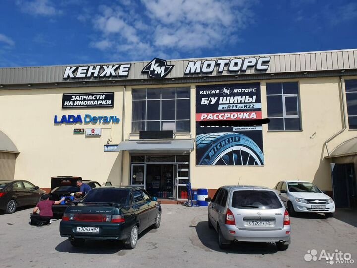 Продавец автозапчастей