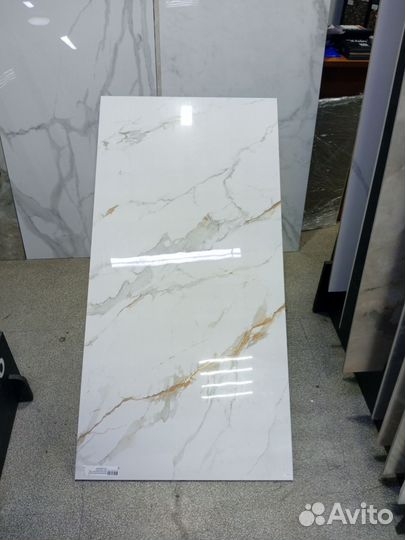 Керамогранит под мрамор с золотыми переходами