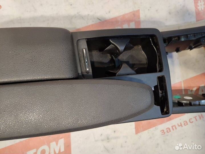 Центральный подлокотник Mercedes-Benz C-Класс W204