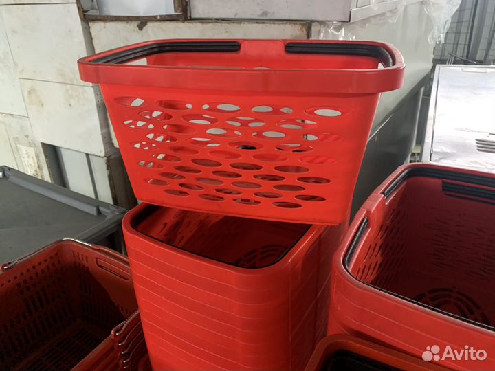 Корзина покупательская красная 20 литров