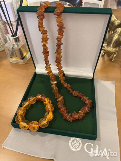 Роскошный комплект из природного янтаря новый