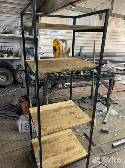 Книжный стеллаж в стиле лофт