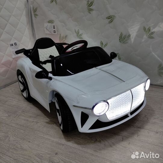 Электромобиль детский цвет белый