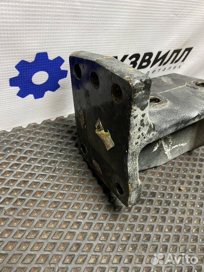 Крепление бампера переднего правое Renault T