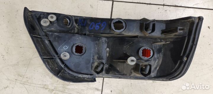 Фонарь задний правый Mitsubishi Galant