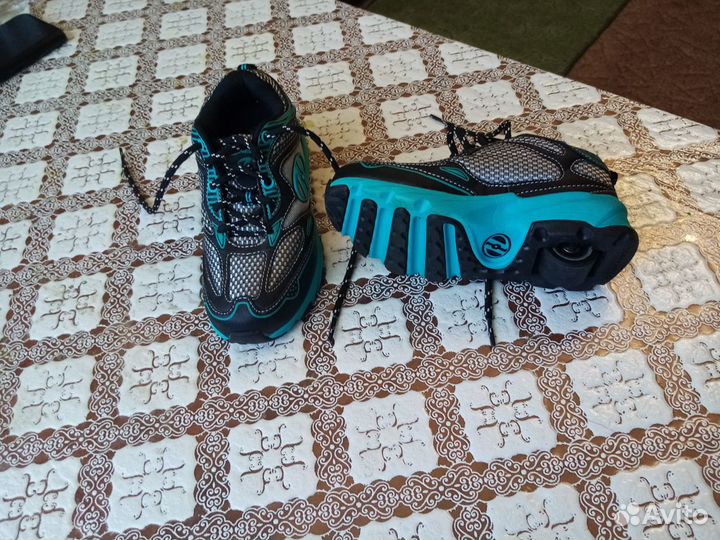 Роликовые кроссовки Heelys