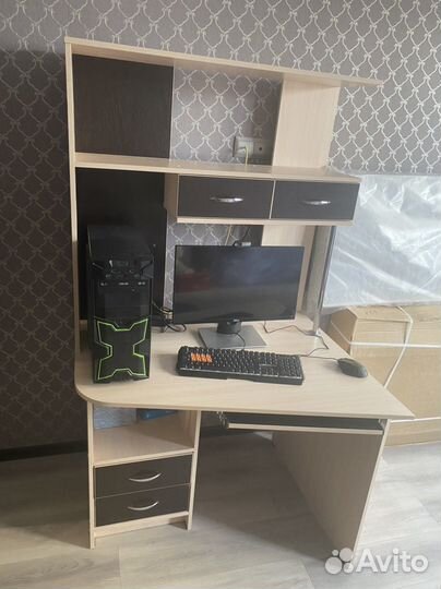 Компьютерный стол