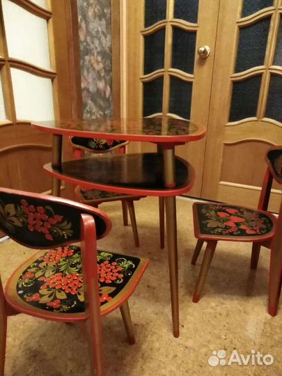 Столик журнальный + детские стулья хохлома