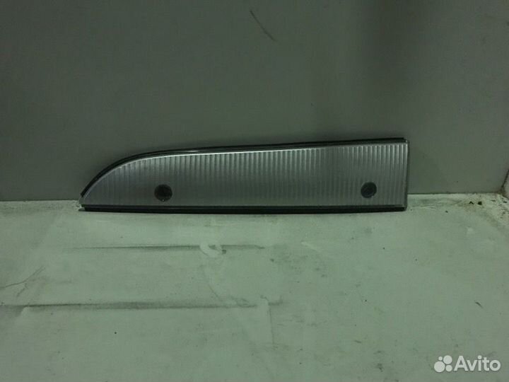Молдинг фары левый Isuzu Elf 1994-2005