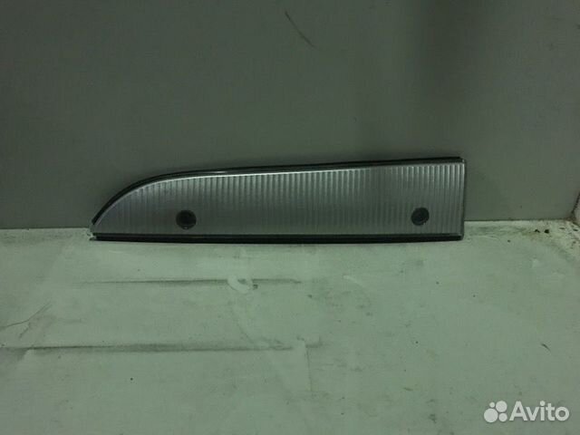 Молдинг фары левый Isuzu Elf 1994-2005