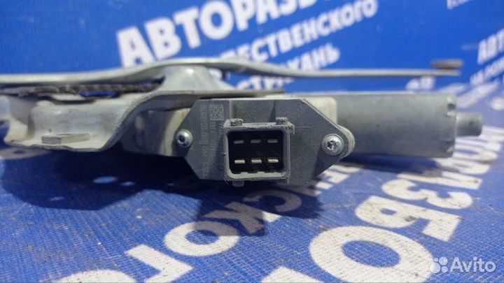 Задний левый стеклоподъёмник Toyota Avensis седан