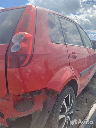 Крыло заднее правое на Ford Fiesta MK5 2007