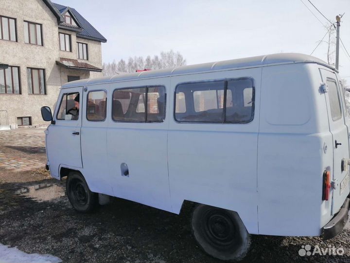 УАЗ 452 Буханка цельнометаллический, 2001