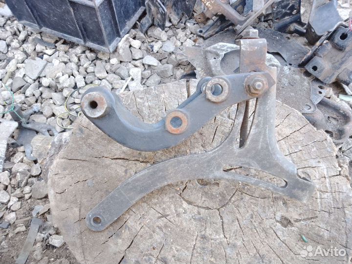 Натяжитель генератора Peugeot 605