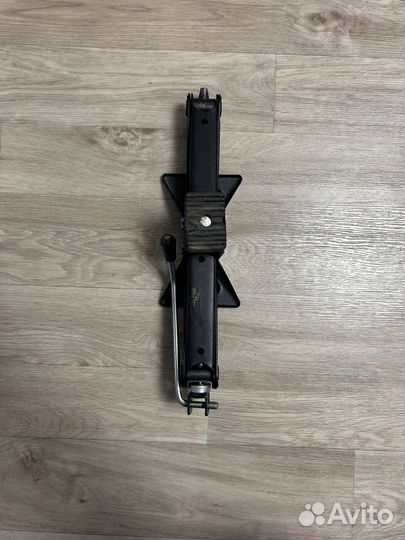 Домкрат ромбический