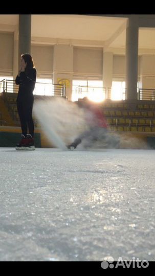 Тренер по хоккею/инструктор по катанию на коньках