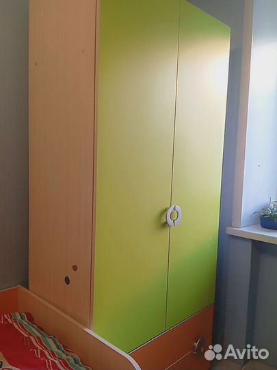 Шкаф для одежды с полками, выдвижными ящиками