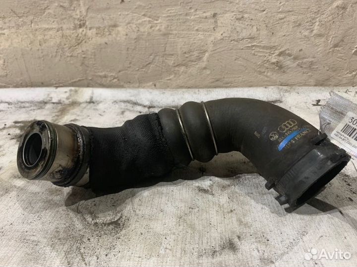 Патрубок интеркулера Audi A4 B7 2005-2007 седан