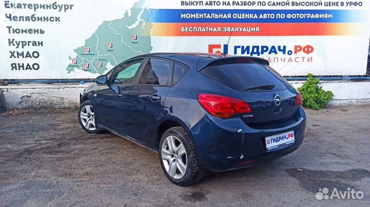 Накладка обшивки двери передней правой Opel Astra