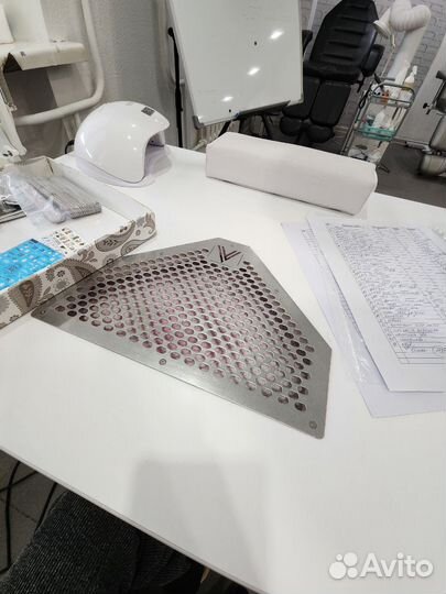 Стол для мастера маникюра