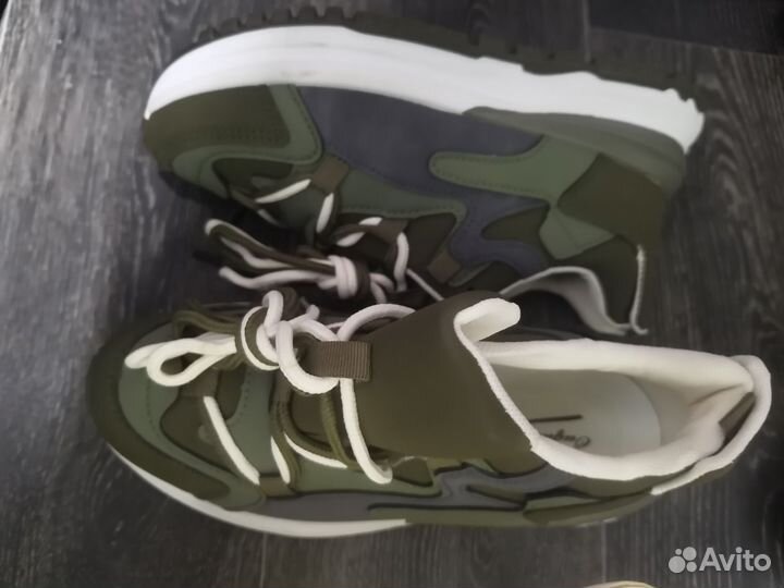 Кроссовки женские