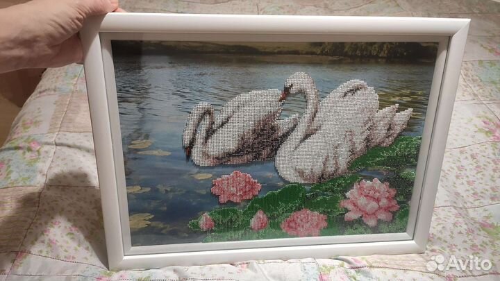 Картина Лебеди в багете под стеклом