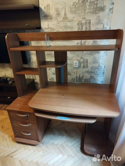 Стол компьютерный