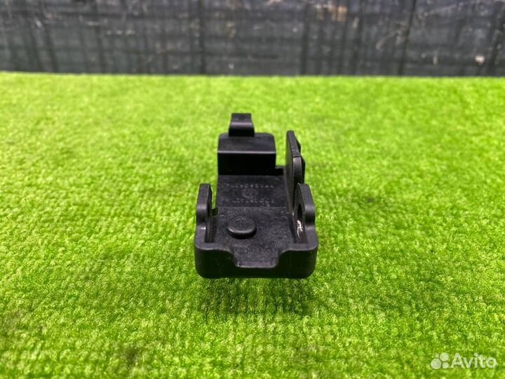 Крепление радиатора Volkswagen Passat B5 AZM 2004