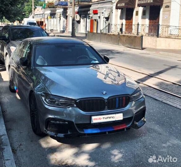 Решетка радиатора BMW 5 g30 стиль М5 Триколор