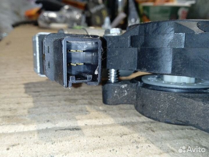 Стеклоподъемник электр. передний левый Mazda 6