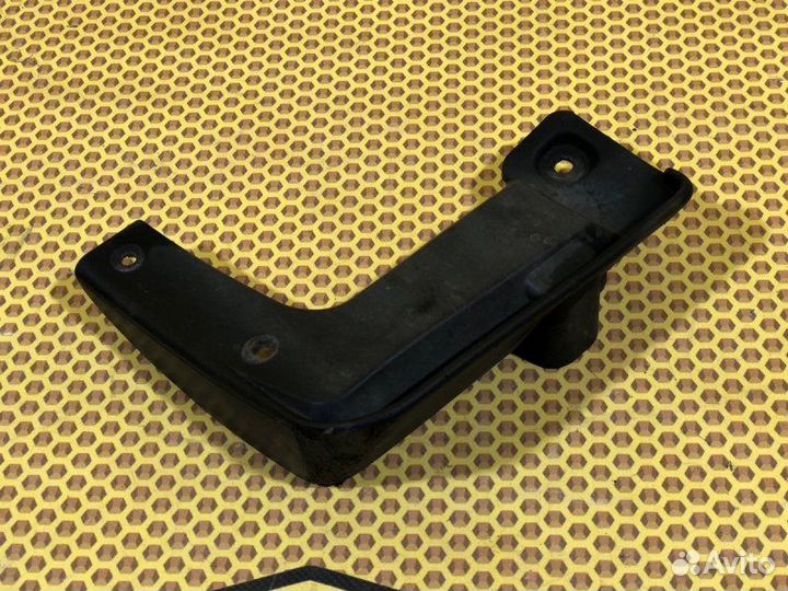 Брызговик передний правый Hyundai Elantra AD G4NA