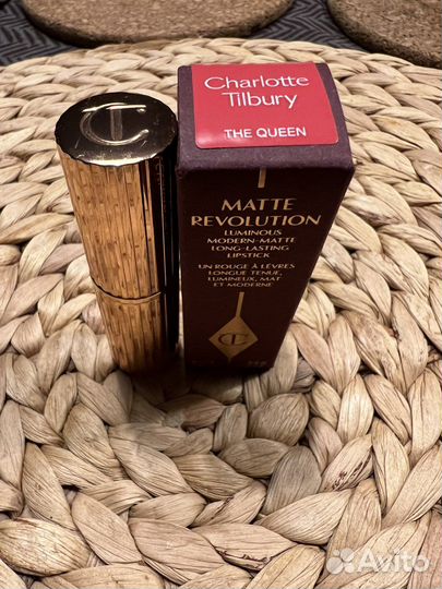 Charlotte tilbury помада The Queen