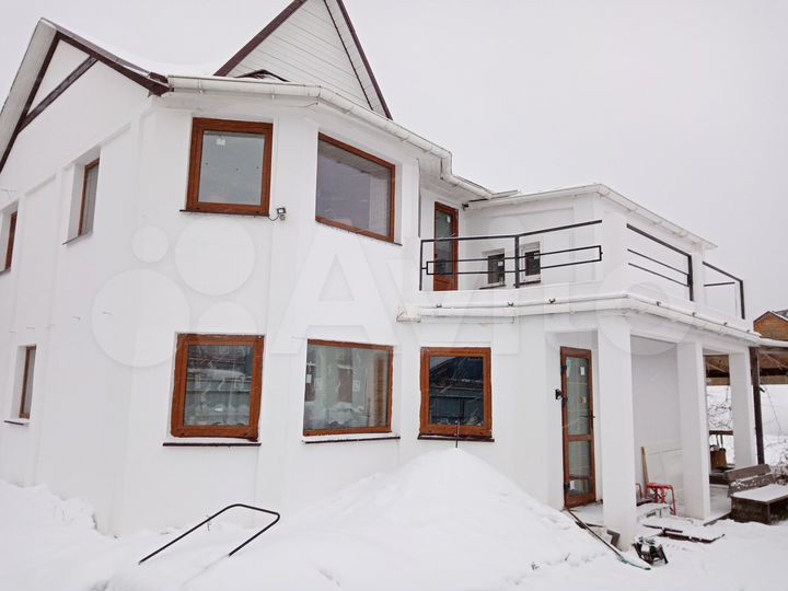 Дом 200 м² на участке 7 сот.