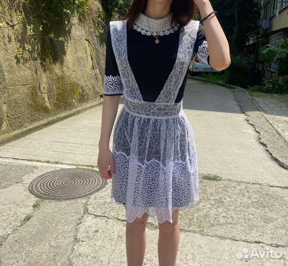 Платье с фартуком на последний звонок