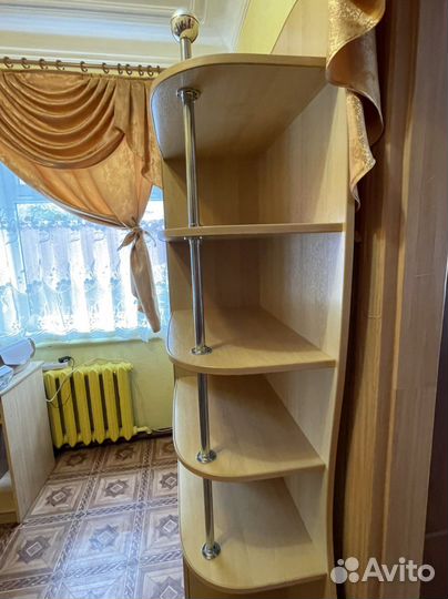 Книжный шкаф