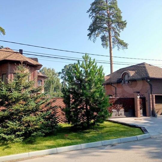 Дом 350 м² на участке 11 сот.