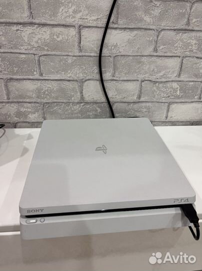 Sony playstation 4 slim + 2 джоя + игры