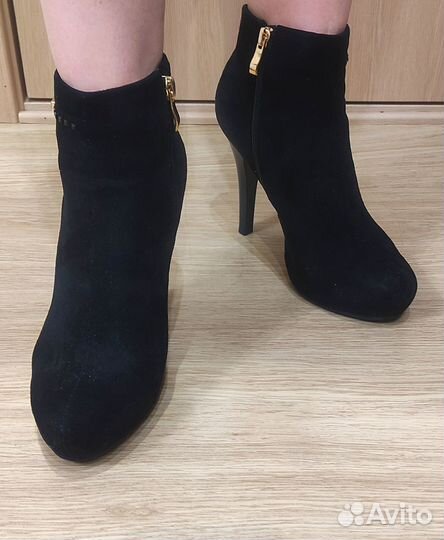 Демисезонные полусапожки из искусственной замши