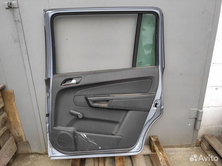 Дверь задняя правая на Opel Zafira B Z163