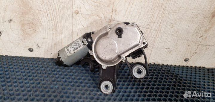 Моторчик задний Volkswagen Touareg 7L