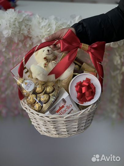 Подарочный набор в корзине