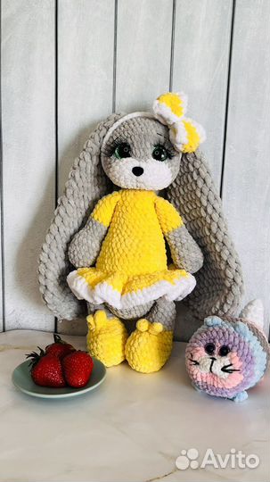 Вязаная зайка в платье игрушка ручная работа
