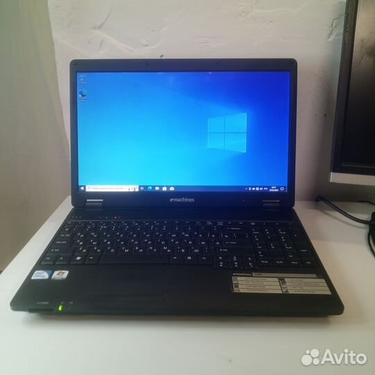 Ноутбук emachines E528