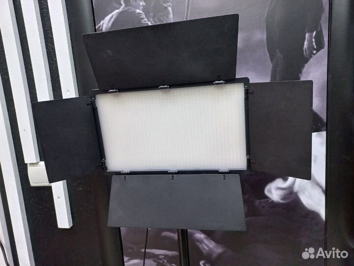 Видеосвет со шторками 210см + штатив